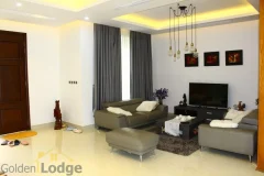 Furnished 03 bedrooms Vinhomes Riverside villa outdoor pool nearby 6