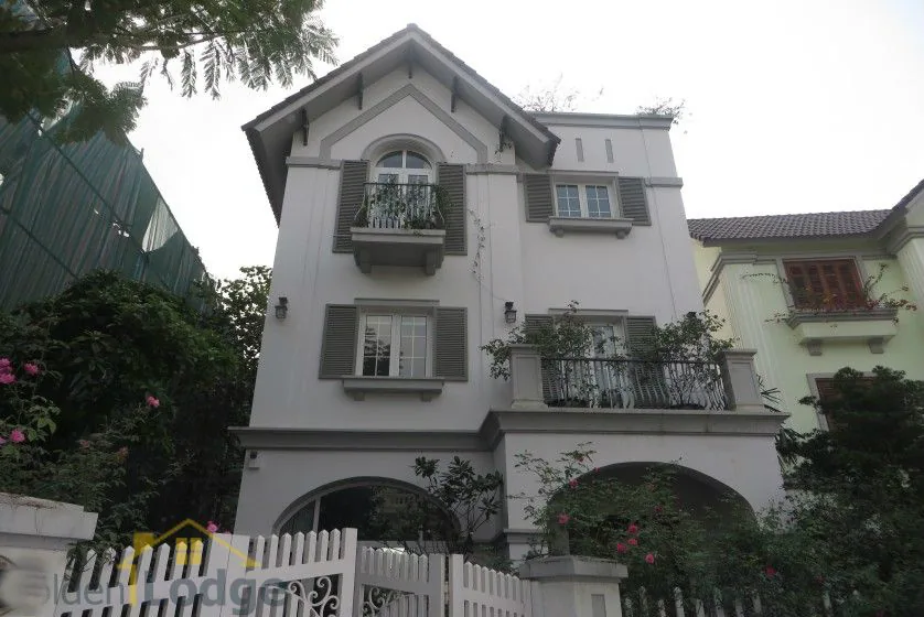 Furnished 3 bedroom villa in Vinhomes Riverside Hanoi to rent 1