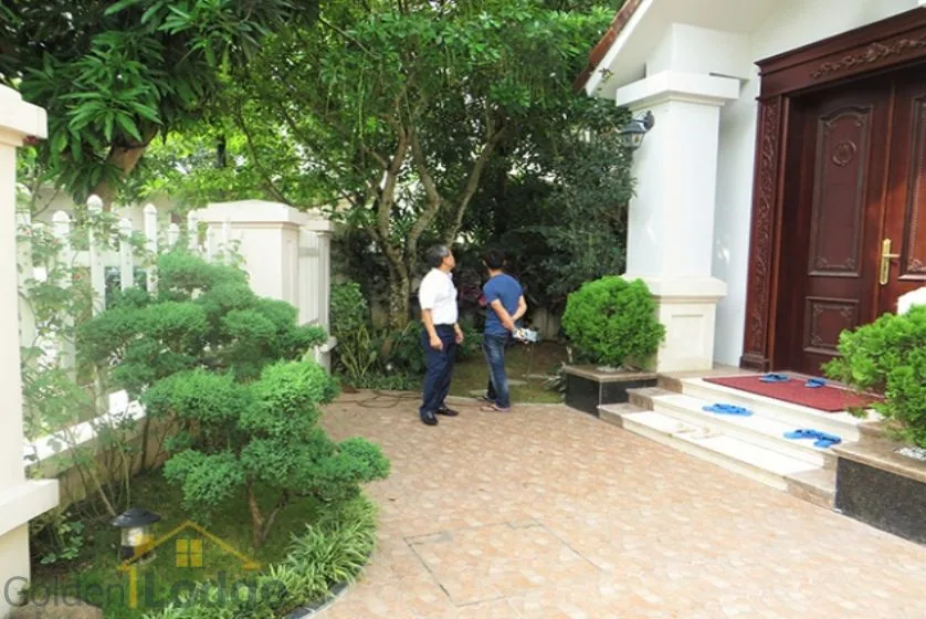 Furnished 3 bedrooms in Vinhomes Riverside villa rental in Long Bien 1