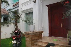Furnished 4 bedroom Vinhomes Riverside villa rent next to BIS 2