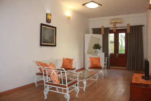 Furnished house in Nghi Tam Tay Ho for rent with garden