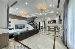 Furnished villa in Vinhomes Riverside for rent with 4 bedrooms 1