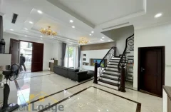 Furnished villa in Vinhomes Riverside for rent with 4 bedrooms 4