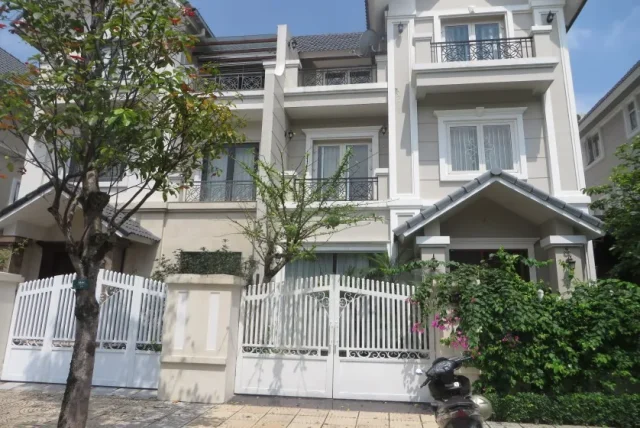 Vinhomes Riverside: cho thuê biệt thự với 4 phòng ngủ 1500USD
