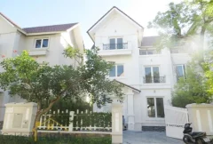 Garden 4 bedroom villa for rent in Vinhomes Riverside Hanoi 1