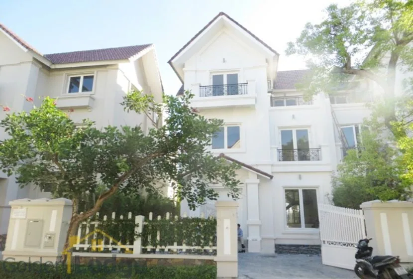 Garden 4 bedroom villa for rent in Vinhomes Riverside Hanoi 1