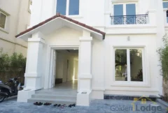 Garden 4 bedroom villa for rent in Vinhomes Riverside Hanoi 2