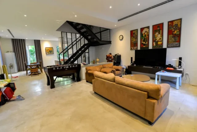 Biệt thự Vinhomes Riverside 4 phòng ngủ, đồ cơ bản cho thuê