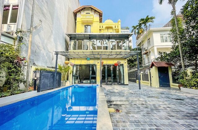 Garden and Pool villa in Tay Ho for rent on Dang Thai Mai str