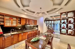 House in To Ngoc Van, Tay Ho for rent with furnished 4bed 4