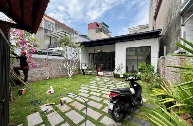House with garden in Long Bien for rent near LFAY Hanoi