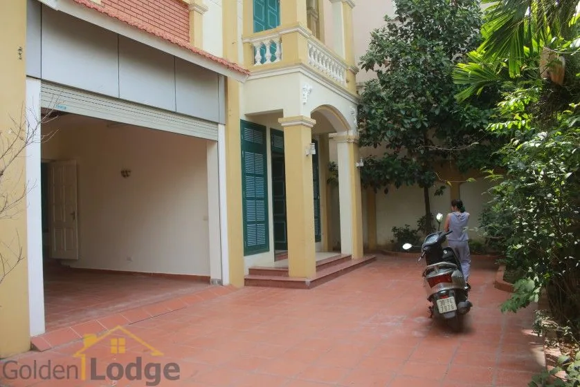 Large unfurnished house for lease in Lac Long Quan str near Ciputra 1