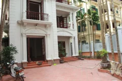 Large yard house to rent in Tay Ho Westlake 4 bedrooms 1