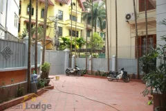 Large yard house to rent in Tay Ho Westlake 4 bedrooms 2