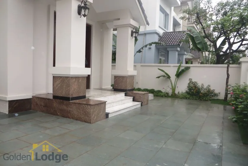 Like new 3 bedroom villa in Vinhomes Riverside to rent 1