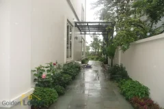Like new 3 bedroom villa in Vinhomes Riverside to rent 2