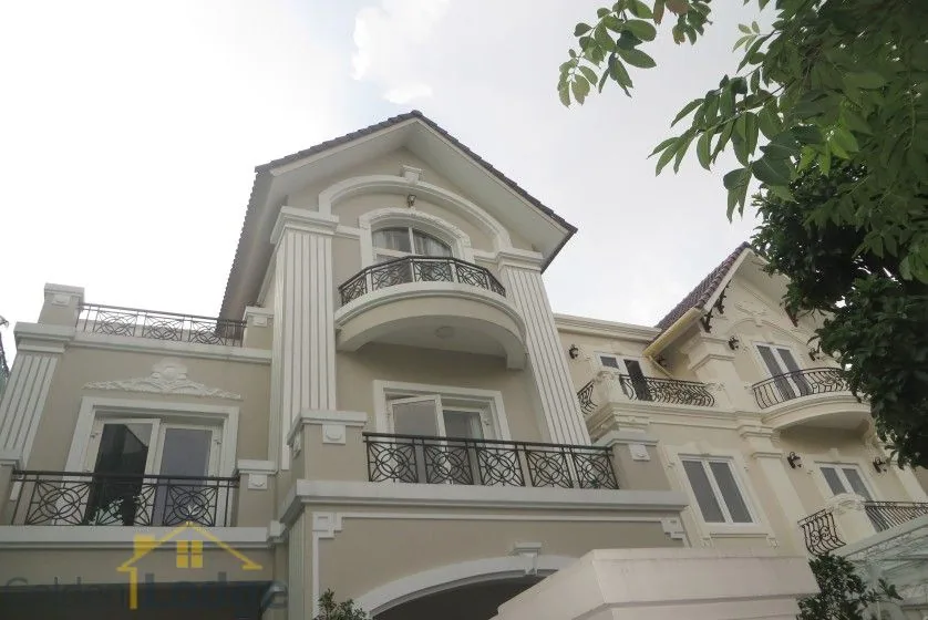 Luxury furniture Vinhomes Riverside villa rental furnished 4 beds 1