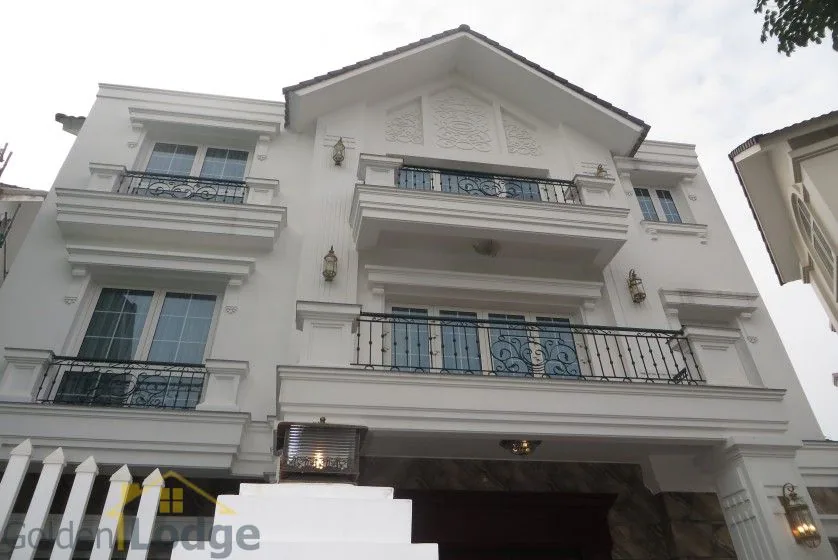 Luxury Vinhomes Riverside villa with large garden, elevator 1