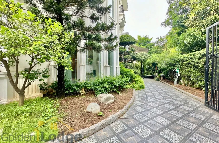 Massive detached villa in Vinhomes Riverside for rent with 4beds 1