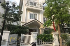 Modern 3 bedroom villa in Vinhomes Riverside for rent 3 bathrooms 1