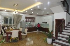 Modern 3 bedroom villa in Vinhomes Riverside for rent 3 bathrooms 7