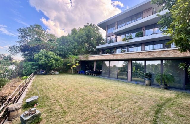 Modern villa in Long Bien for rent with Swimming pool and River view