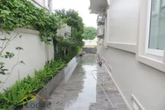 Partly furnished Vinhomes Riverside villa close to Almaz with garden 3
