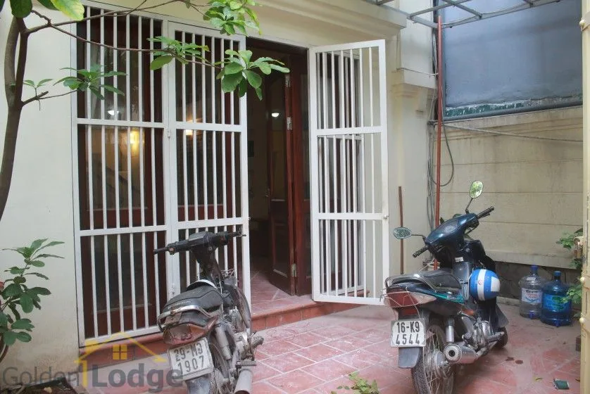 Quiet furnished 3 bedroom house in Nghi Tam village Tay Ho to let 1