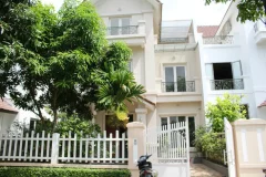 Refurbished villa for rent in Vinhomes Riverside close to Jura park