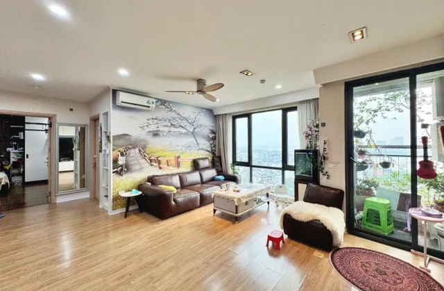 Rent three bedroom apartment in Mipec Riverside furnished