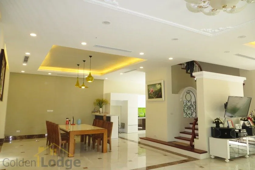Rent Vinhomes Riverside villa at Hoa Phuong near BIS 1