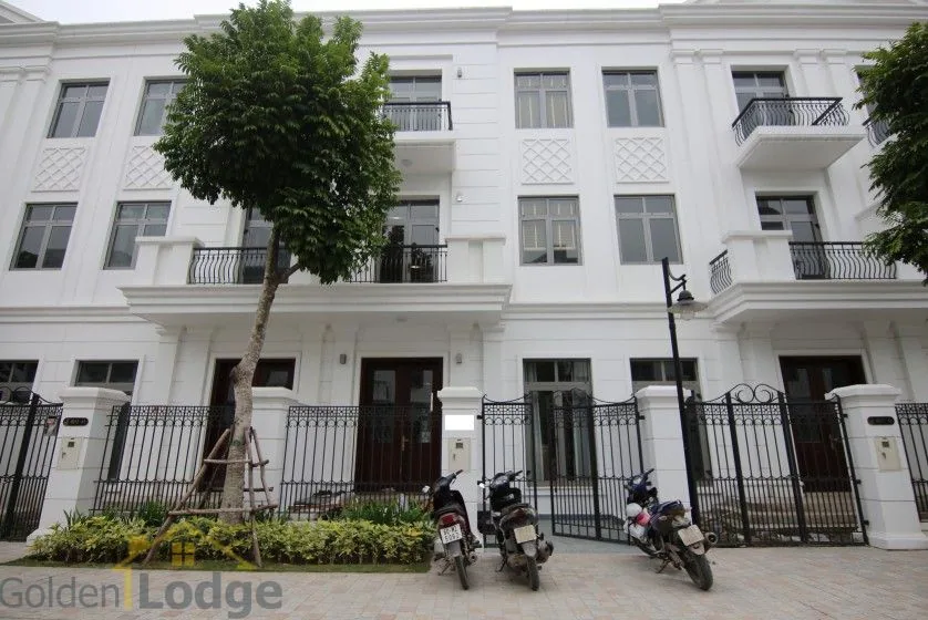 Rent warmly 3 bedroom villa in Vinhomes Harmony furnished 1
