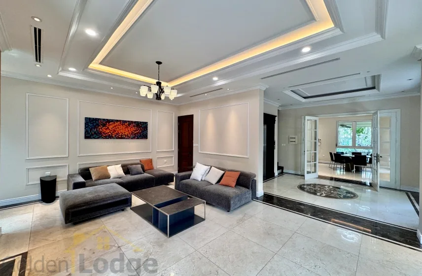 Semi-detached villa in Vinhomes Riverside for lease near BIS Hanoi 1