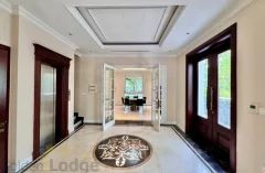 Semi-detached villa in Vinhomes Riverside for lease near BIS Hanoi 3
