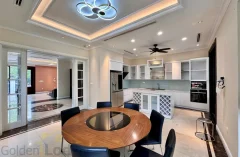 Semi-detached villa in Vinhomes Riverside for lease near BIS Hanoi 4