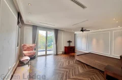 Semi-detached villa in Vinhomes Riverside for lease near BIS Hanoi 7