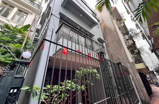 Spacious house for in Tay Ho on Quang Khanh street 4bed