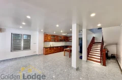 Spacious house for in Tay Ho on Quang Khanh street 4bed 2