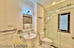Spacious house for in Tay Ho on Quang Khanh street 4bed 6