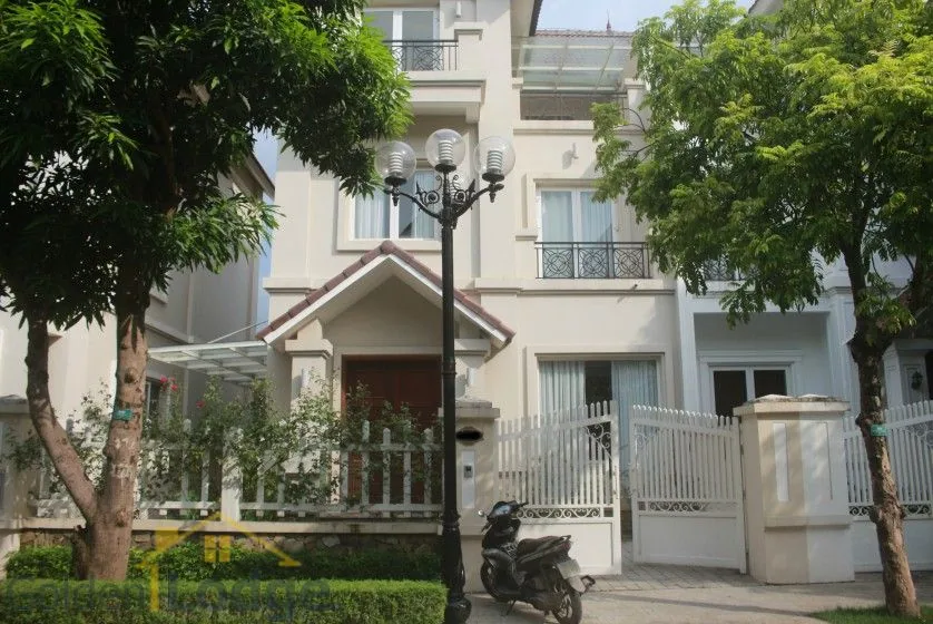 Spacious Vinhomes Riverside villa for rent with furnished nearby BIS 1