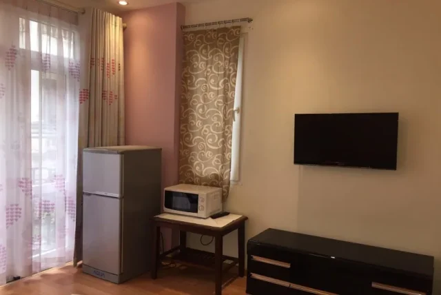 Studio on Dang Thai Mai street for rent Tay Ho balcony
