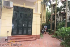 Tay Ho house for rent with 4 bedrooms, 300m2 with unfurnished 2
