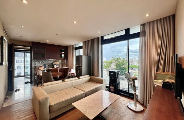 Top floor 1-bedroom apartment in Hoan Kiem for rent massive terrace