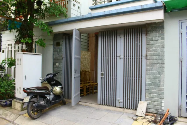 Unfurnished house in Long Bien to rent near Ngoc Thuy market