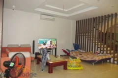 Unfurnished villa in Vinhomes Riverside, Viet Hung for rent 4