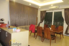 Unfurnished villa in Vinhomes Riverside, Viet Hung for rent 5