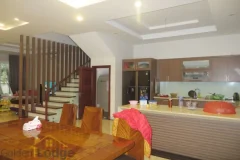 Unfurnished villa in Vinhomes Riverside, Viet Hung for rent 6