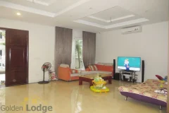 Unfurnished villa in Vinhomes Riverside, Viet Hung for rent 7