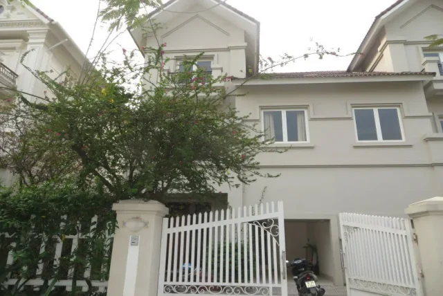 Biệt thư cho thuê Vinhomes Riverside gần trường BIS, sân vườn