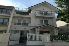 Villa in Vinhomes Riverside for rent in Viet Hung, furnished